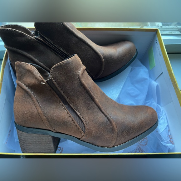 BELLA VITA Kenzie Boots size 9 - Picture 7 of 7